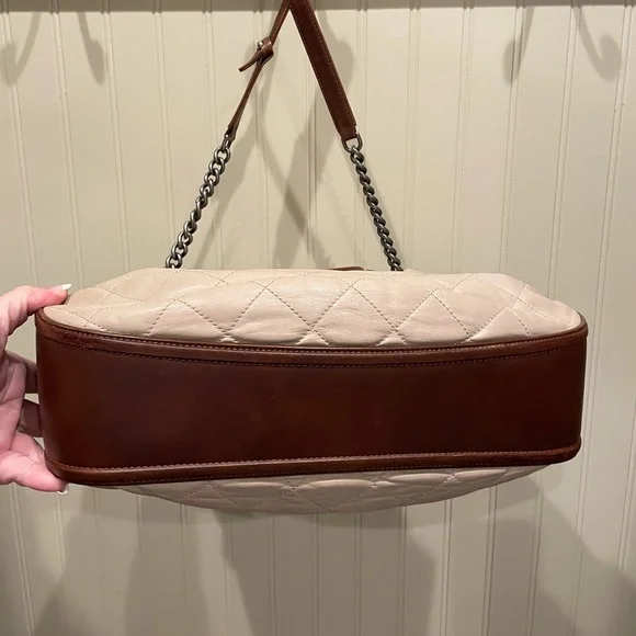 ❌SOLD❌ CHANEL, AUTHENTIC…Two Tone Leather - Picture 6 of 10